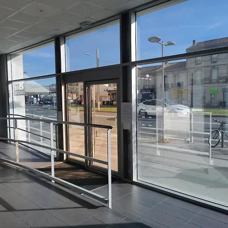 Pleasant Entire In With Parking Daire *